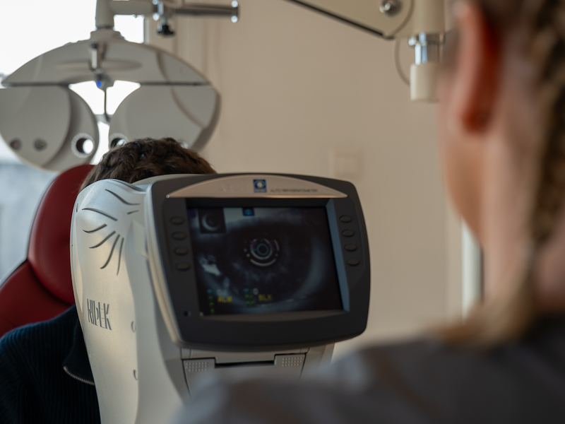 tsianta-eye-diabetic -retinopathy-examine